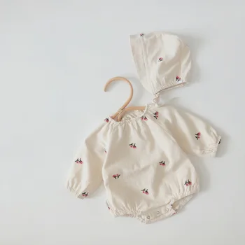 A Coleção Primavera / Verão Bordado Floral Bodysuit Estilo Coreano Bebê Recém-Nascido Meninas De Romper Com Chapéus De 2 Peças De Roupa De Cama De Algodão Macacões De Bebê