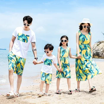 Família de verão Combinando Roupas Mãe Longo de Meninas Folhas Vestidos de Pai, Filho Meninos T-Shirt+Shorts 2PCS Conjuntos de Férias de Casal Roupas de Praia