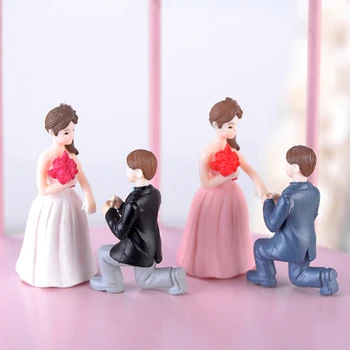2pcs/Par Kawaii Casamento Boneca Miniaturas Alguns Modelos de DIY PVC Ofício Enfeite Decoração do carro Propor Casamento Amante Figurinhas